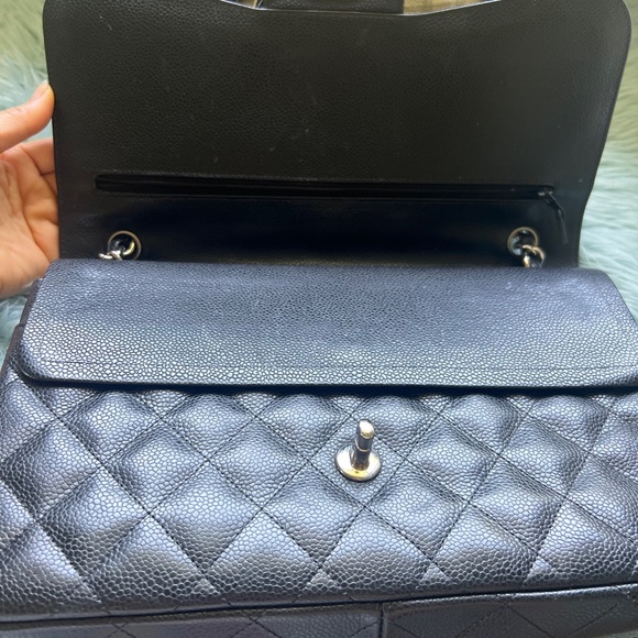 Chanel Classic Jumbo Double Flap Bag - Picture 4 of 5